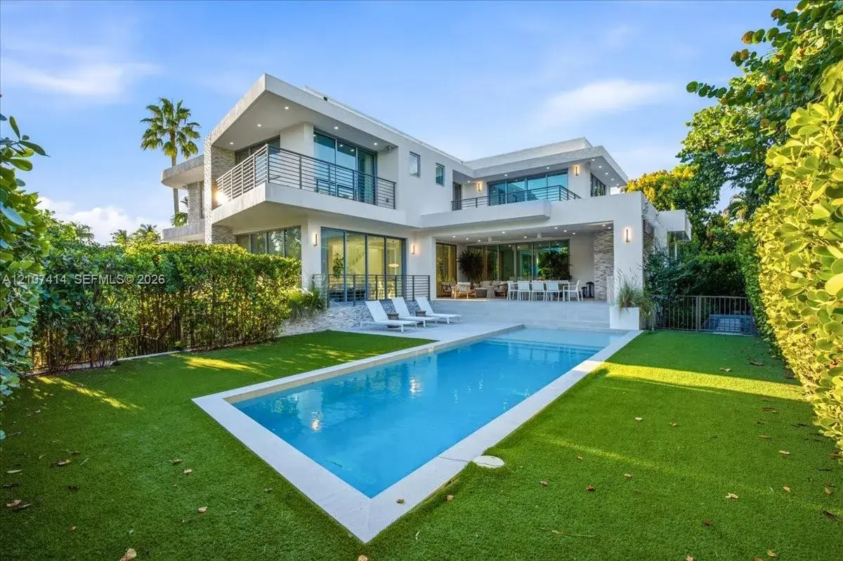 315 Cypress Dr, Key Biscayne FL 33149