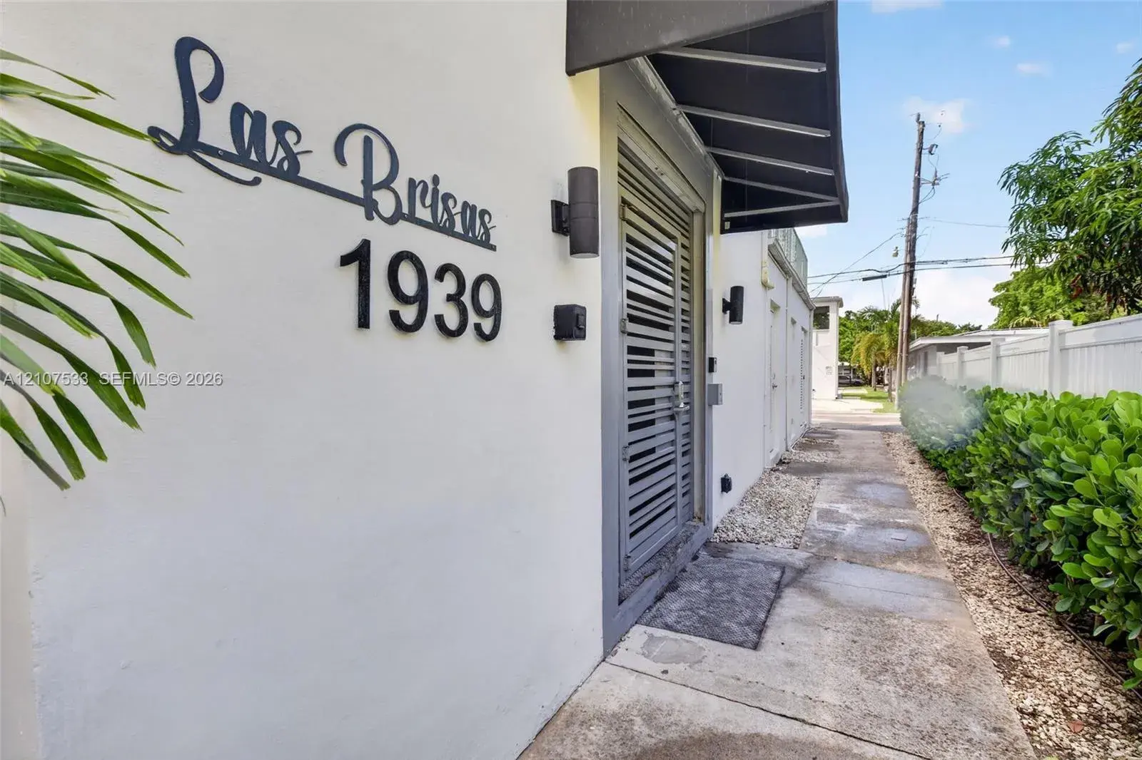 2 bedroom 2 bath Residential Lease for rent at 1939 Jefferson St # 201, Hollywood FL 33020