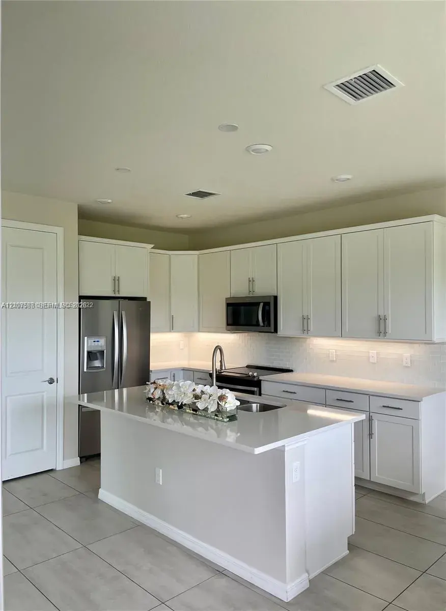4615 Greenway Dr, Hollywood FL 33021