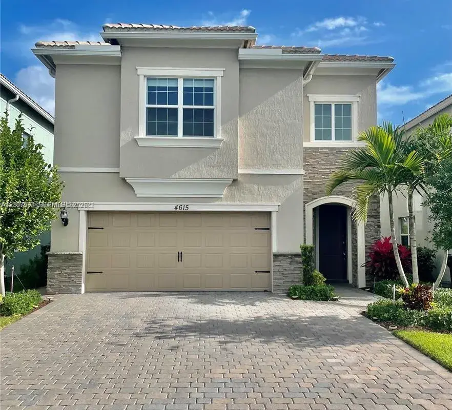 4615 Greenway Dr, Hollywood FL 33021