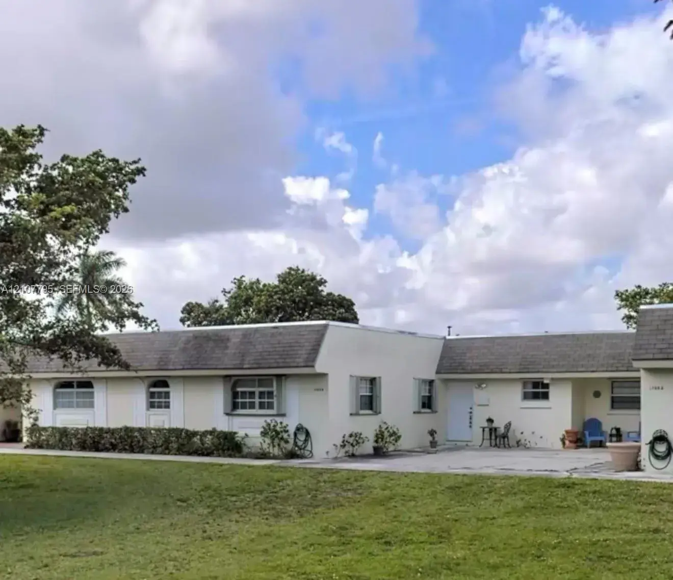 1 bedroom 1 bath Residential for sale at 17084 SW 112th Ct # V3142, Miami FL 33157