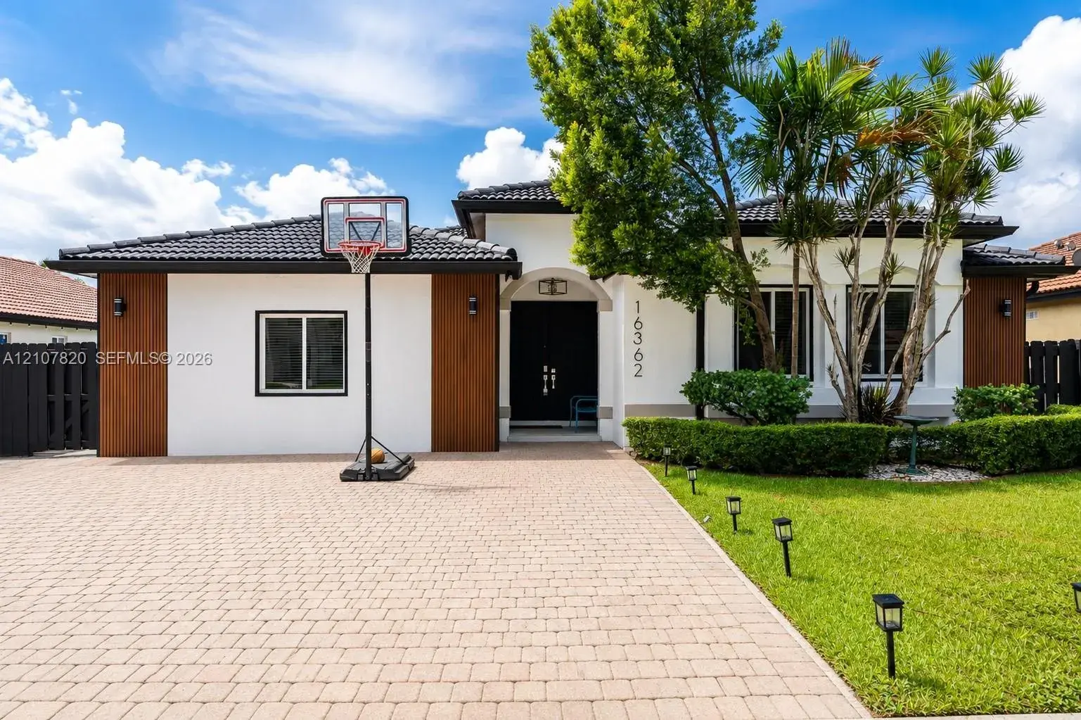 16362 SW 53rd Ter, Miami FL 33185