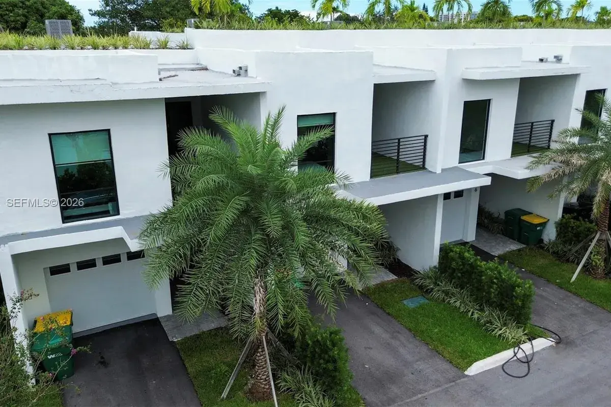 2526 Pierce St # 8, Hollywood FL 33020