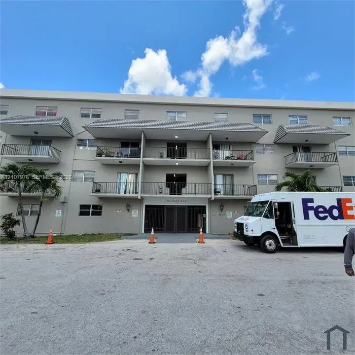 1 bedroom 1 bath Residential Lease for rent at 5100 SW 41st St # 101, Hollywood FL 33023
