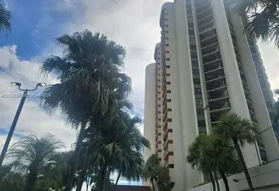 1 bedroom 2 bath Residential for sale at 1800 NE 114th St # 2207, Miami FL 33181