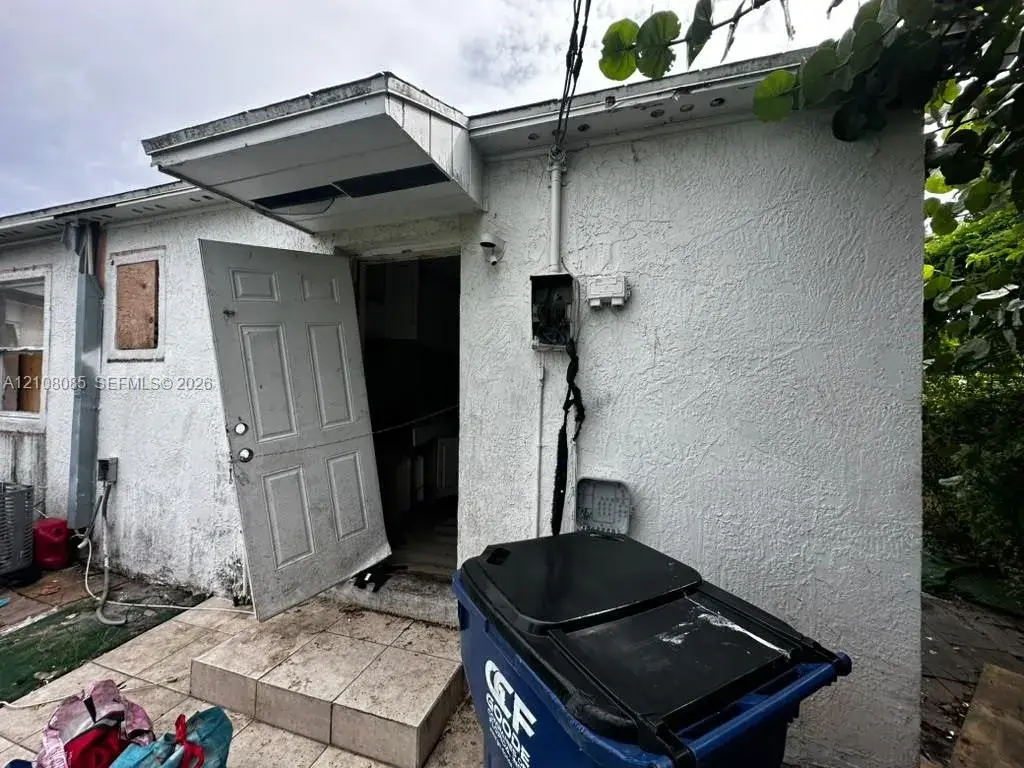 856 W 4th St, Riviera Beach FL 33404