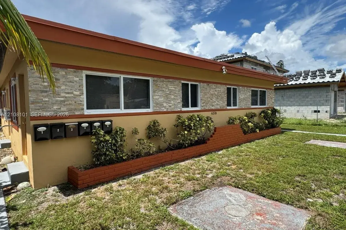 6318 Buchanan St # 2, Hollywood FL 33024