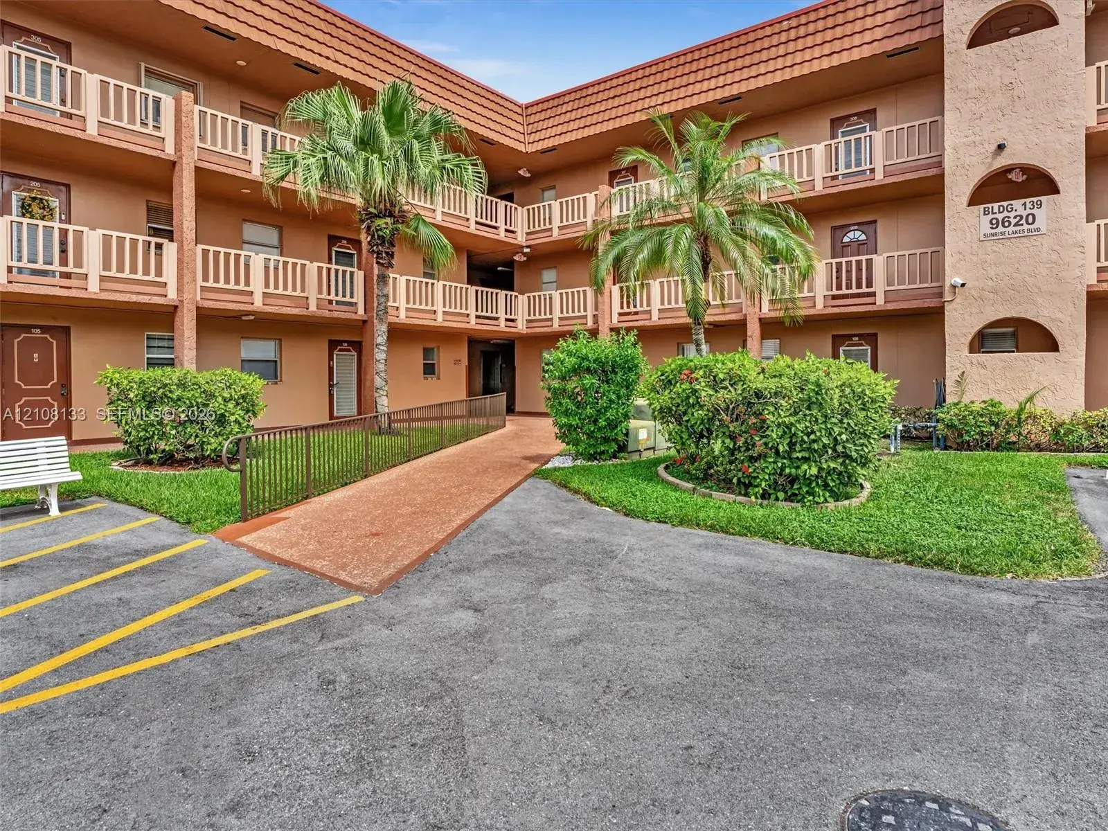 2 bedroom 2 bath Residential for sale at 9620 Sunrise Lakes Blvd # 302, Sunrise FL 33322