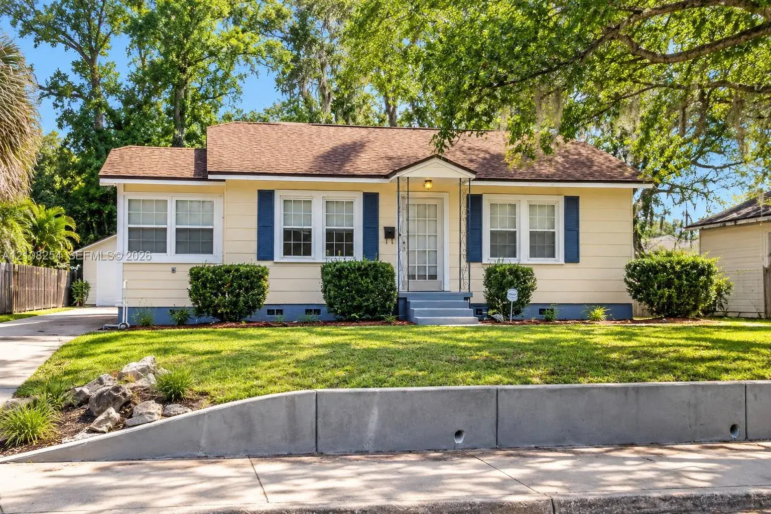 2 bedroom 1 bath Residential for sale at 211 E Kaley ST, Orlando FL 32806