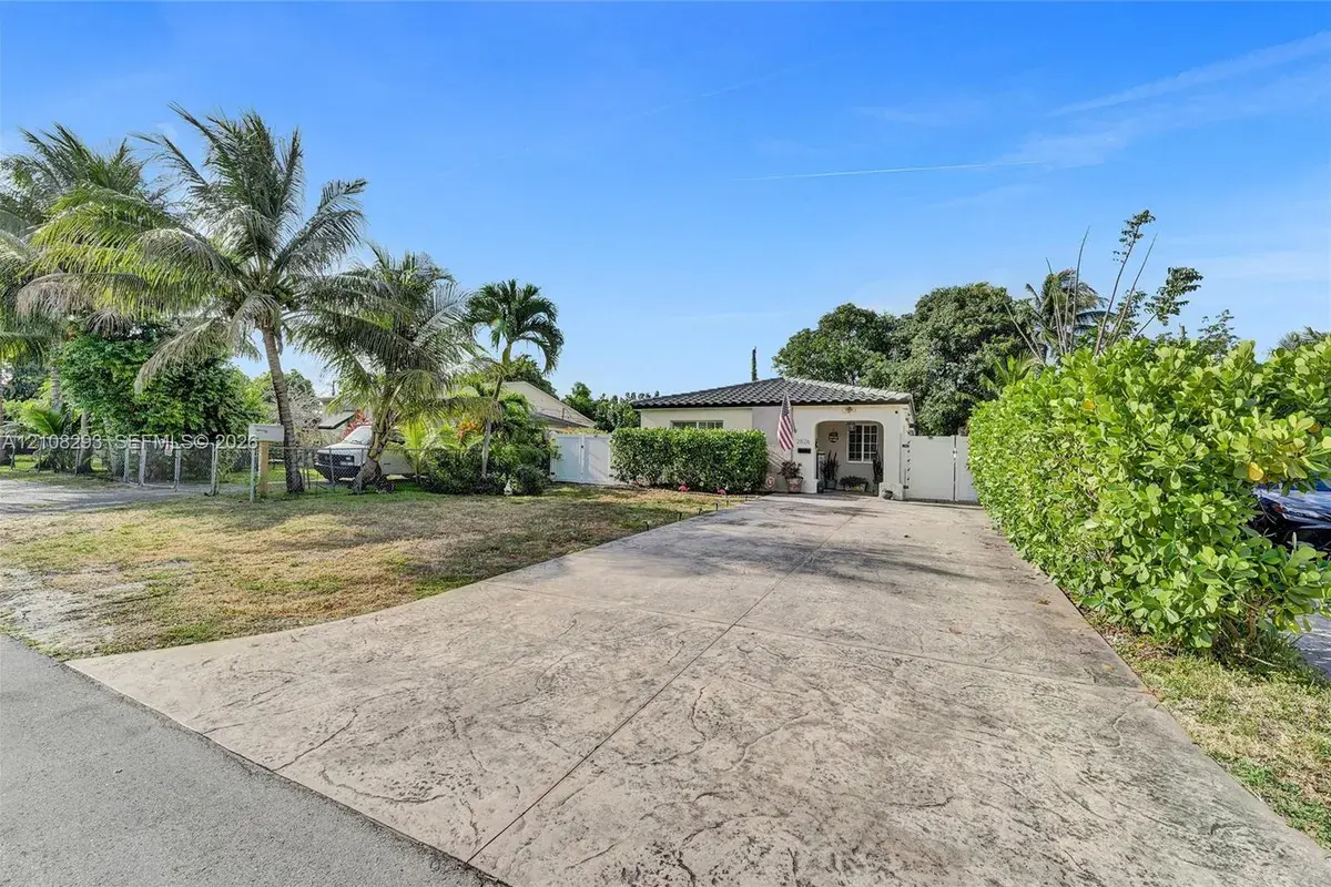 2826 Dewey St, Hollywood FL 33020
