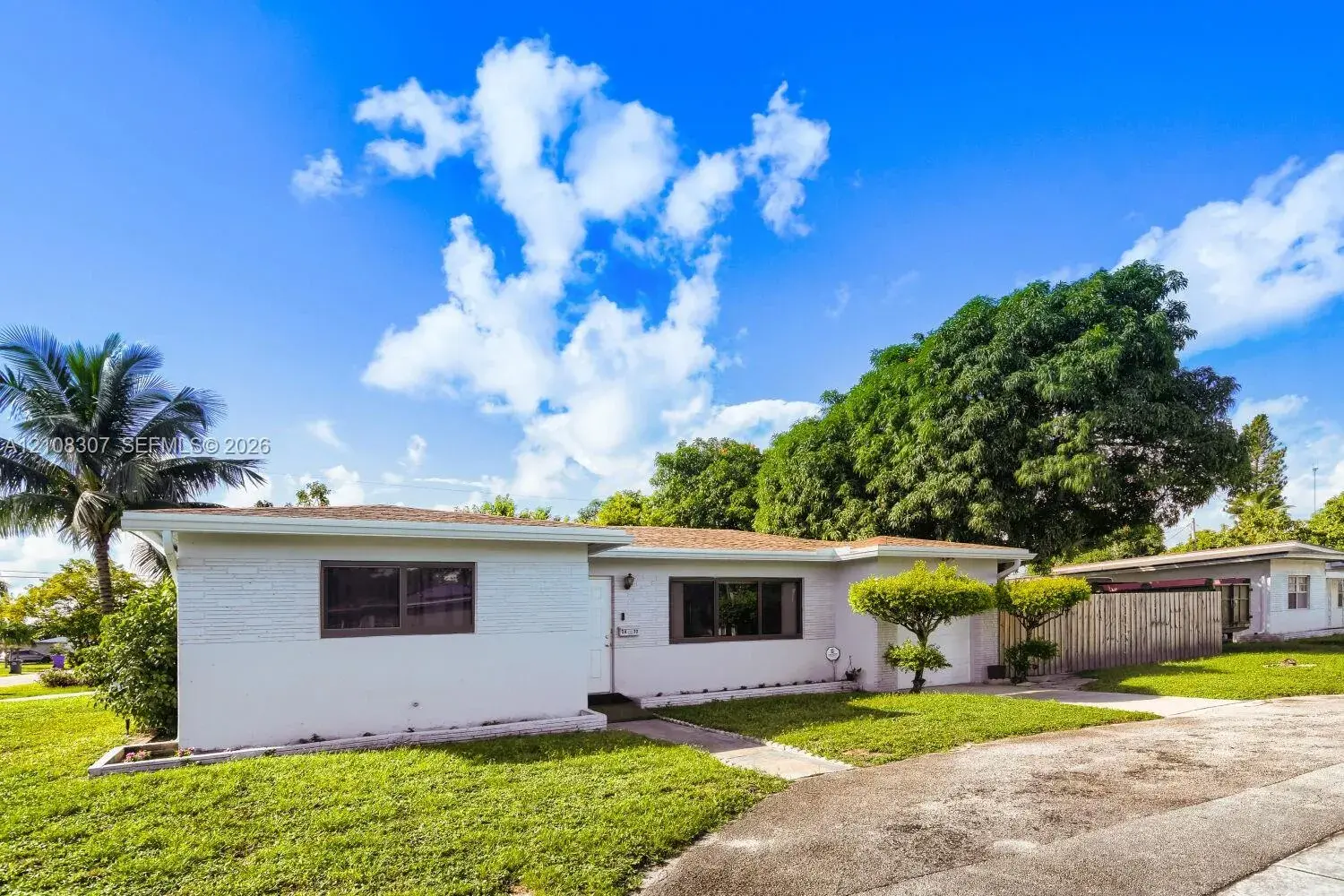 2432 Wiley Ct, Hollywood FL 33020