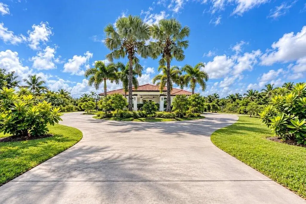 8 bedroom 5 bath Residential for sale at 20200 SW 280th St, Homestead FL 33031