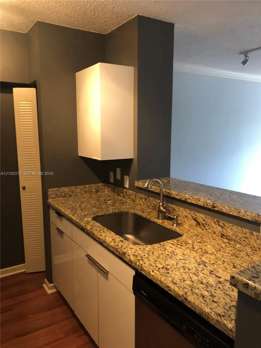 1900 Van Buren St # 411B, Hollywood FL 33020
