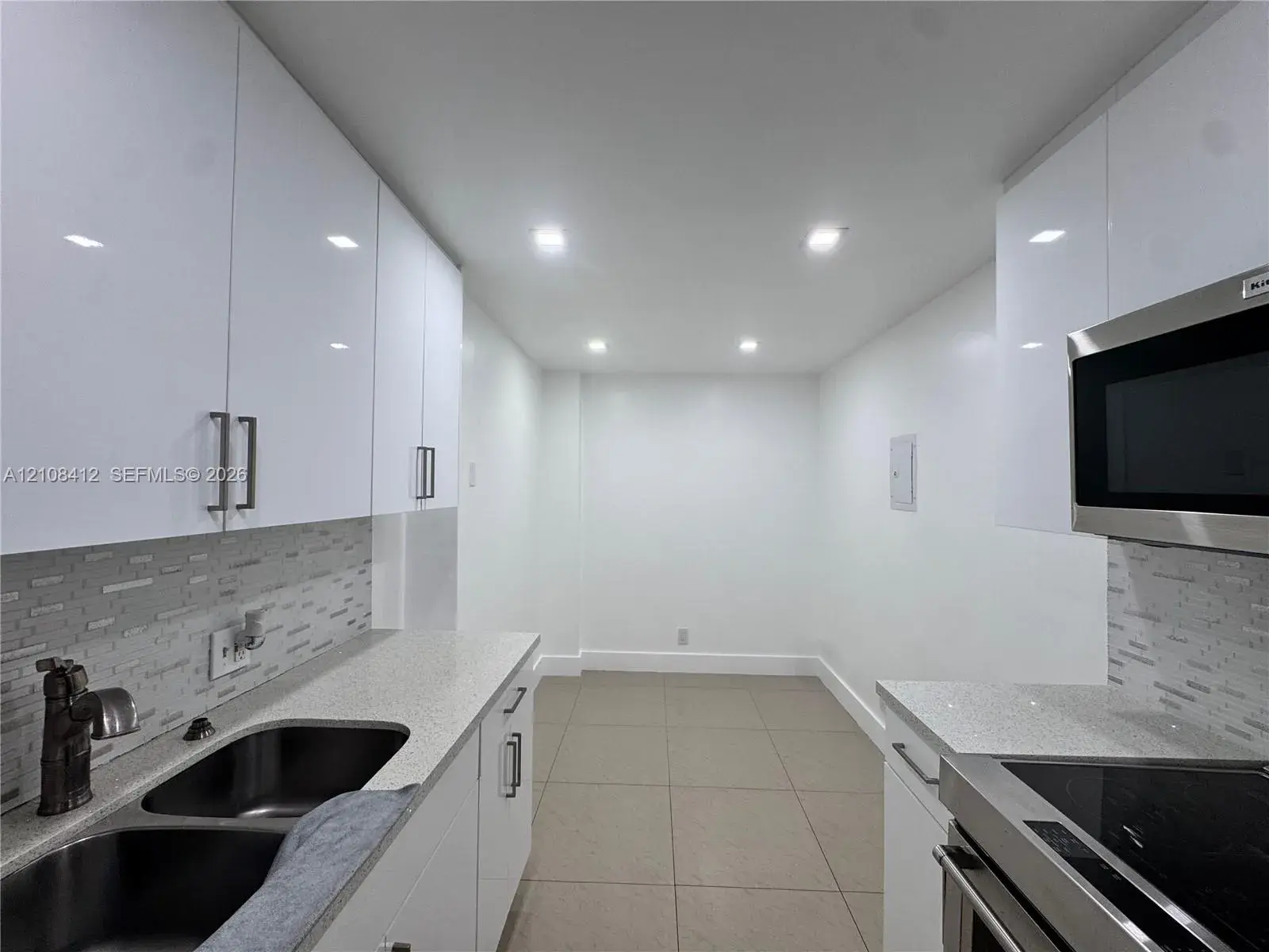 2 bedroom 1 bath Residential Lease for rent at 4200 Hillcrest Dr # 604, Hollywood FL 33021