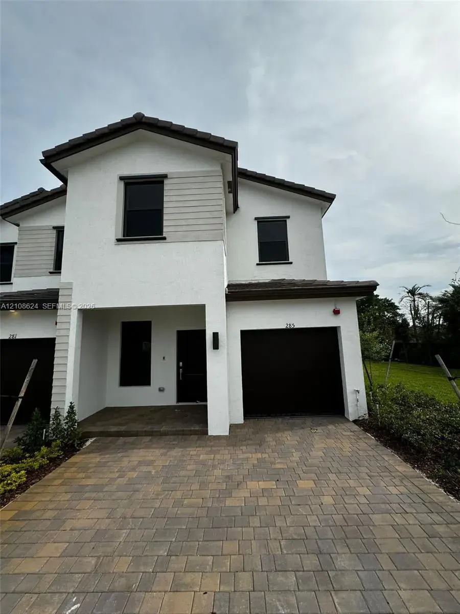 285 SW 159th Ln, Pembroke Pines FL 33027