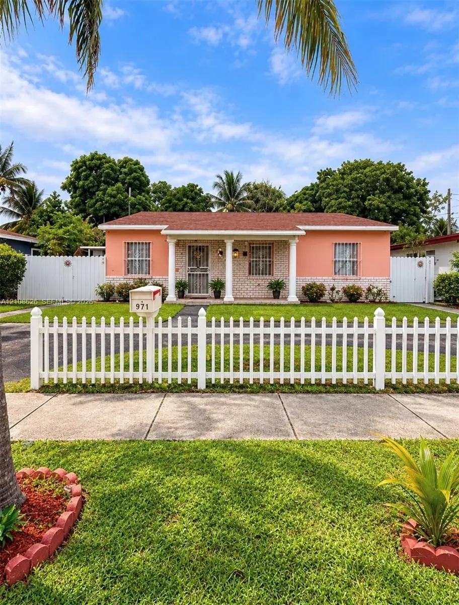 4 bedroom 1 bath Residential for sale at 971 NE 156th Ter, North Miami Beach FL 33162