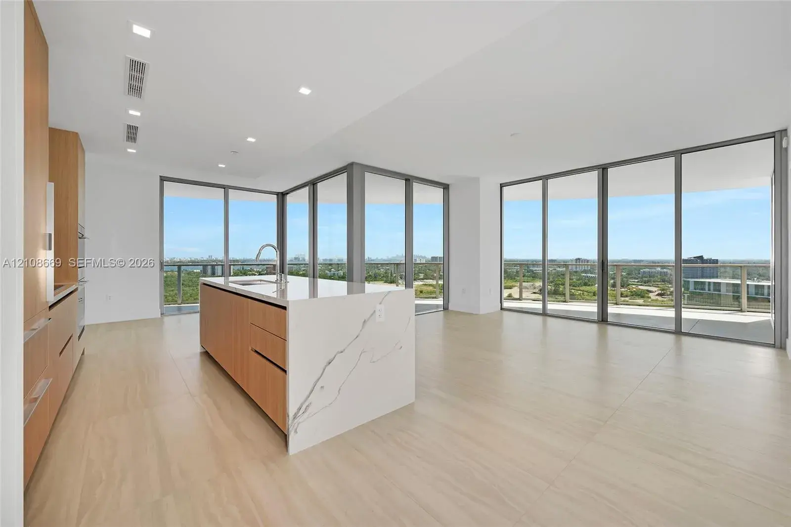 3 bedroom 4 bath Residential for sale at 2411 Laguna Circle # 1605, Miami FL 33181