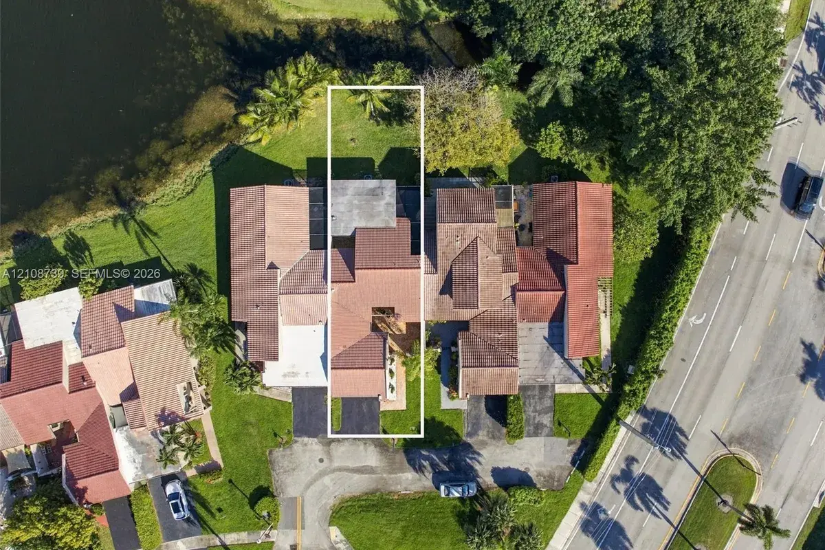 632 Village Lake Dr, Weston FL 33326
