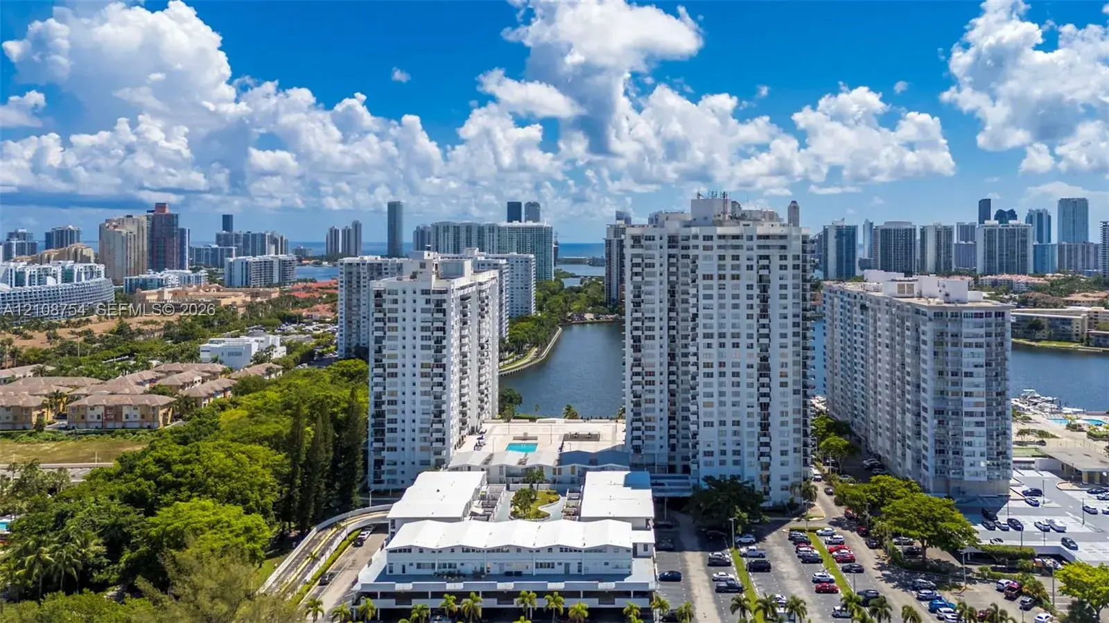 2 bedroom 2 bath Residential for sale at 2750 NE 183rd St # 2404, Aventura FL 33160