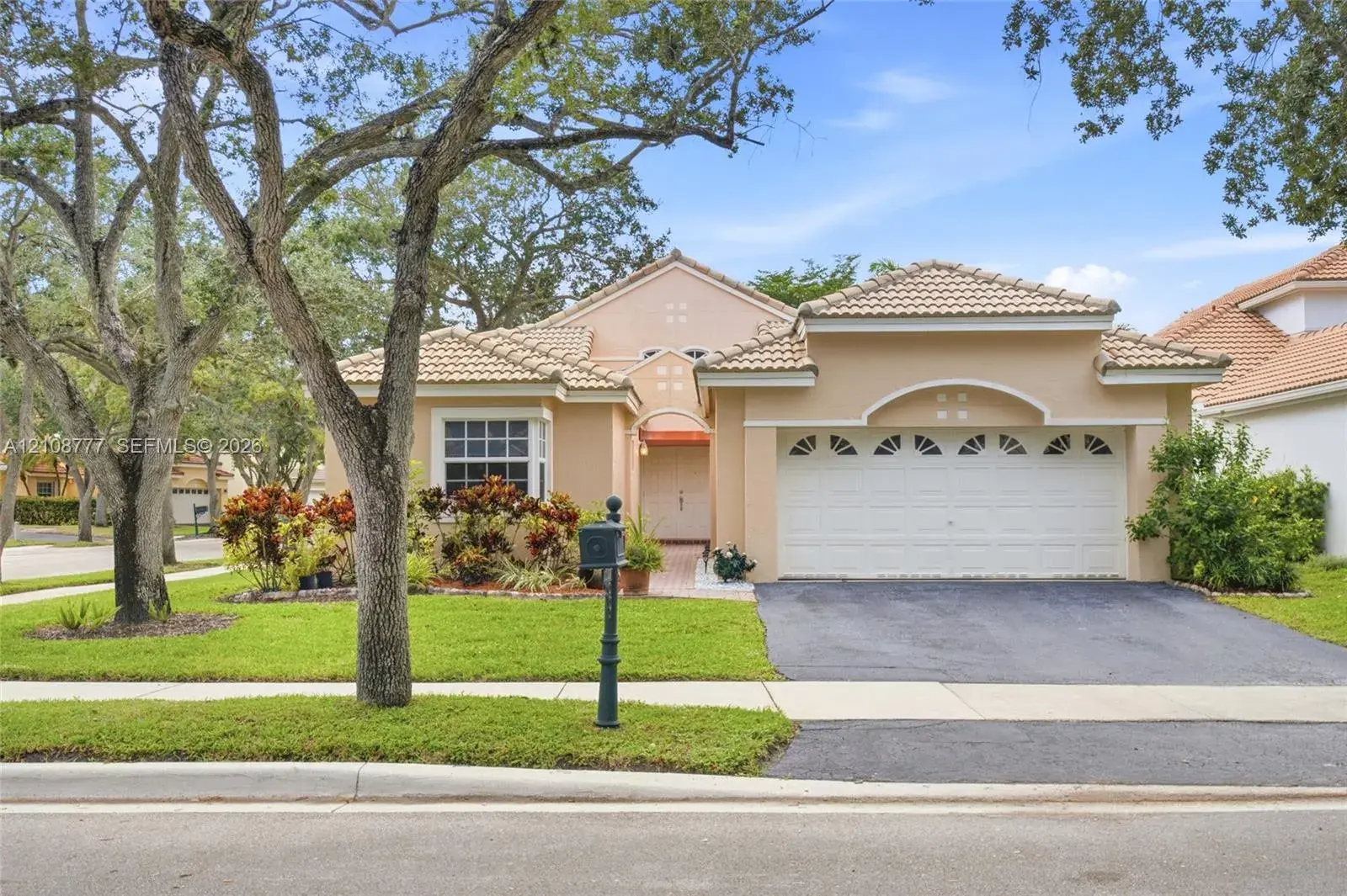 3 bedroom 2 bath Residential for sale at 1211 Bayview Cir, Weston FL 33326