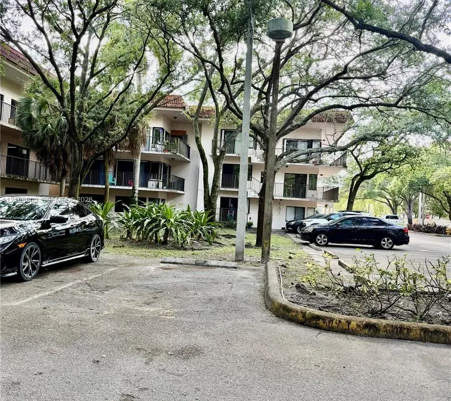 4725 SW 62nd Ave # 104, Davie FL 33314