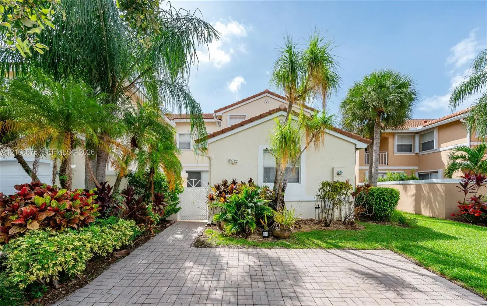 3 bedroom 3 bath Residential Lease for rent at 1571 Seagrape Way # 1571, Hollywood FL 33019