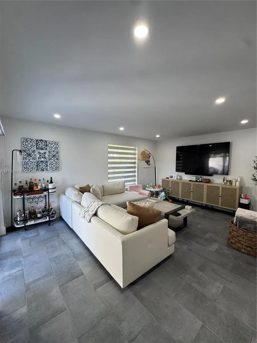 2 bedroom 2 bath Residential for sale at 4700 SW 67th Ave # P19, Miami FL 33155
