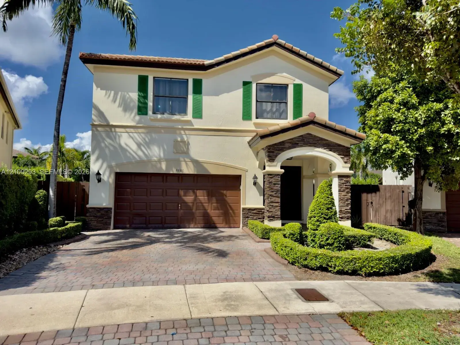 5 bedroom 4 bath Residential for sale at 8880 NW 115th Ct, Doral FL 33178