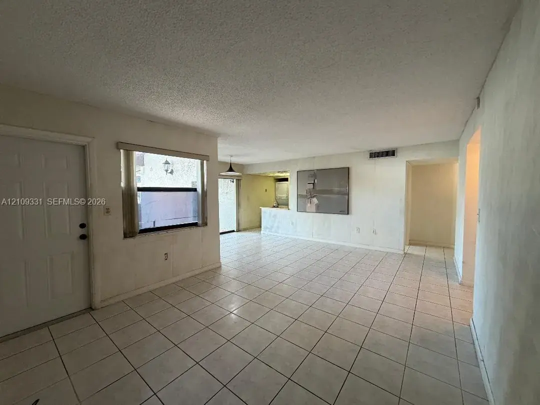10231 Fontainebleau Blvd # 106, Miami FL 33172