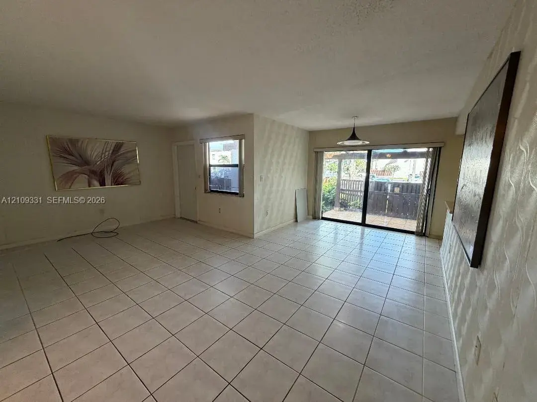 10231 Fontainebleau Blvd # 106, Miami FL 33172
