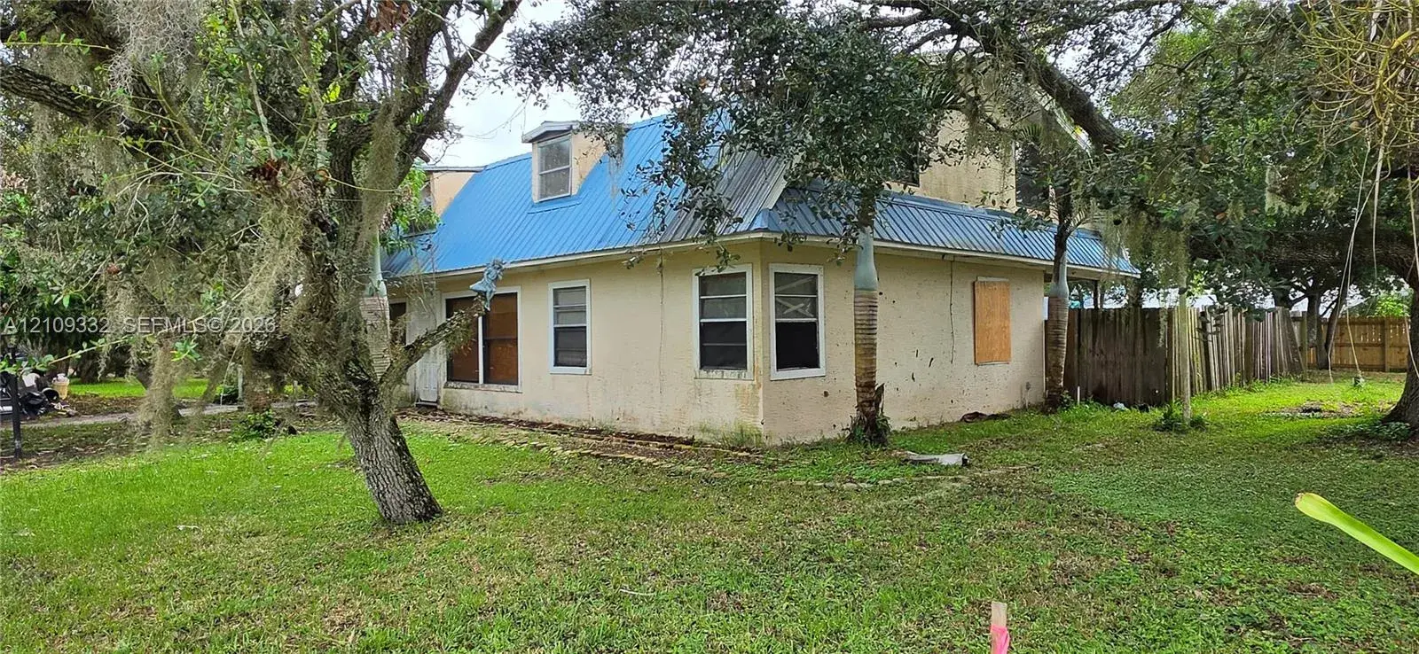 6 bedroom 3 bath Residential for sale at 400 Peninsula Dr, Saint Lucie Village FL 34946