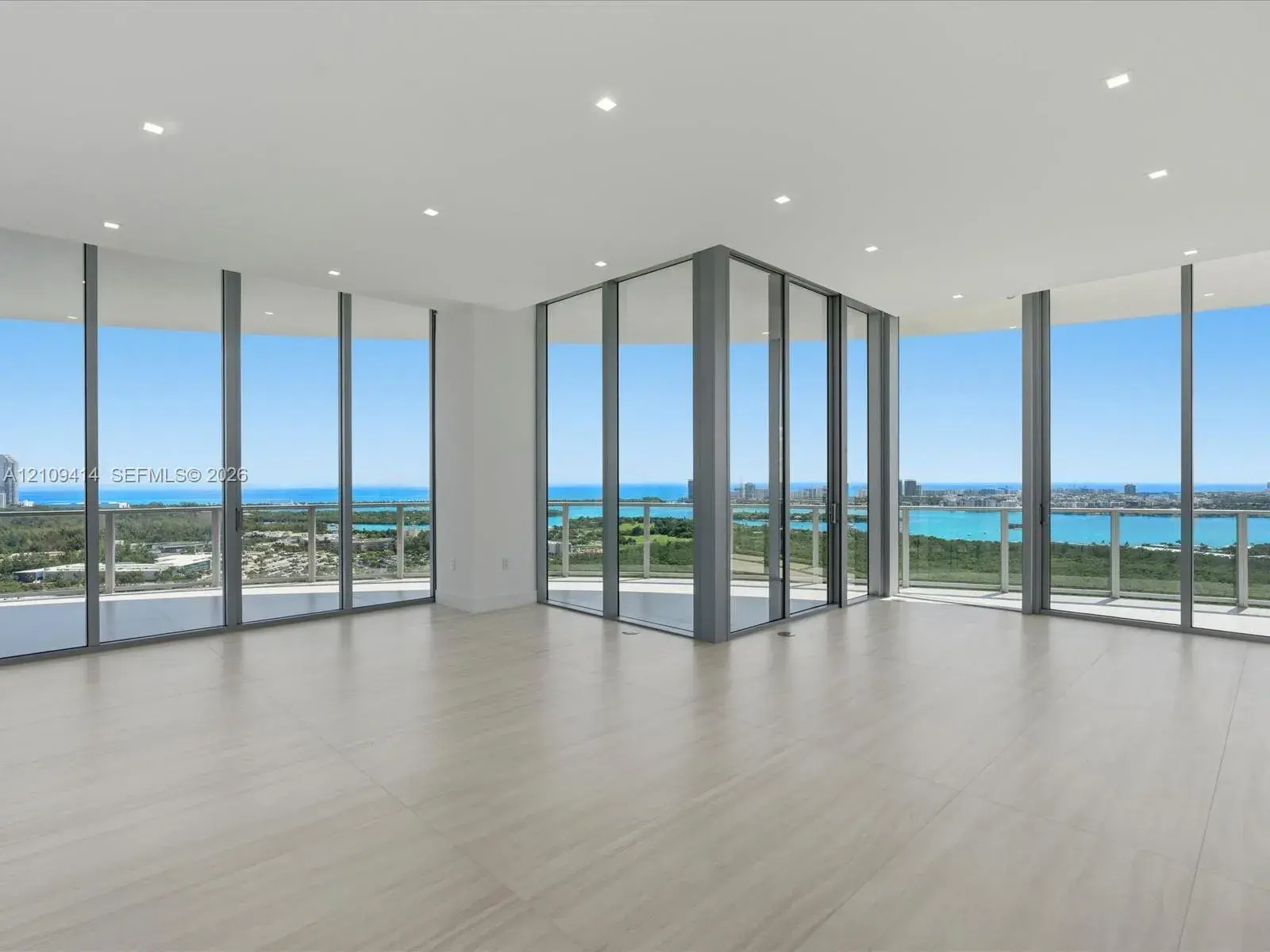 2411 Laguna circle # 3101, North Miami FL 33181