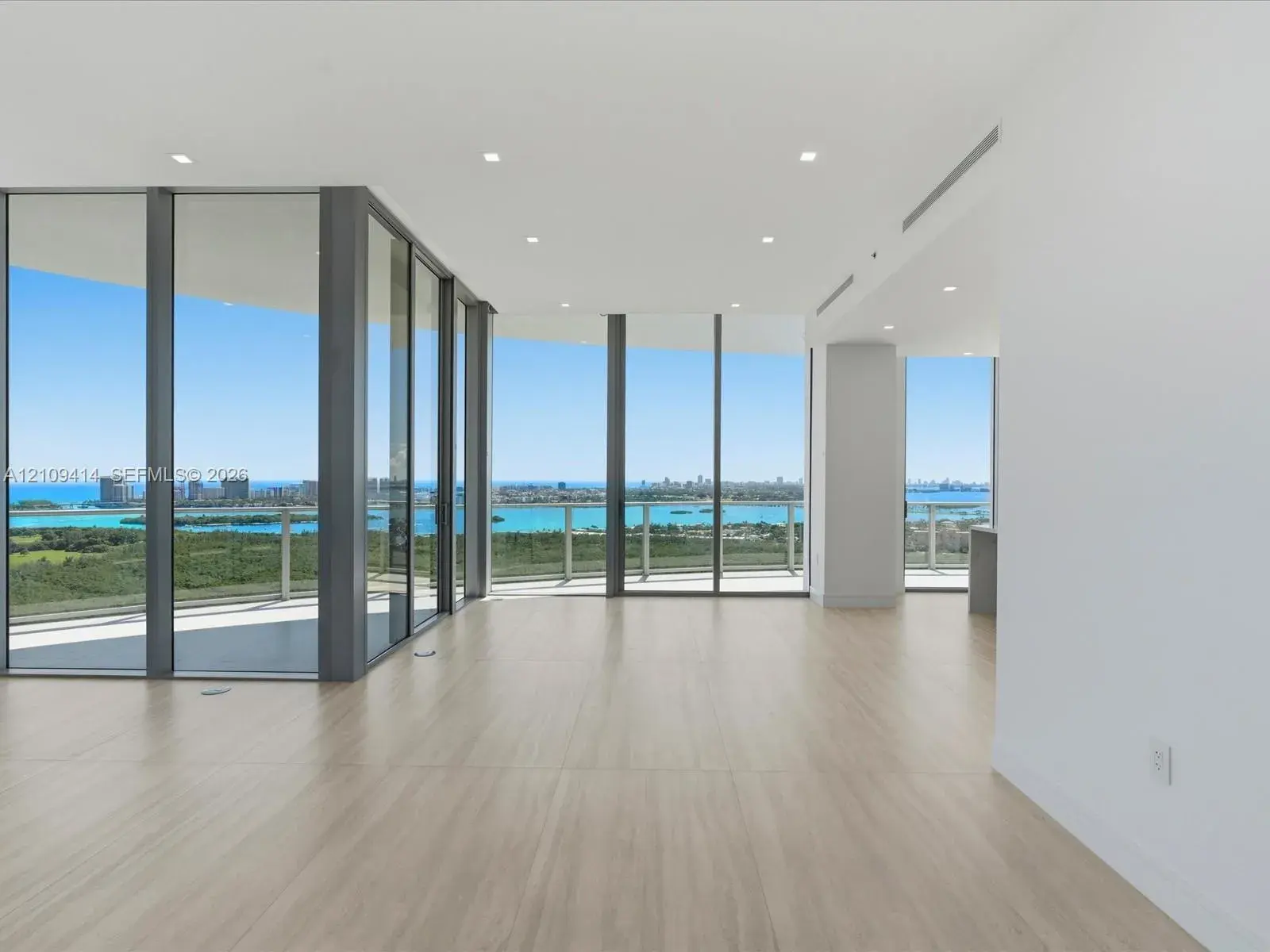 2411 Laguna circle # 3101, North Miami FL 33181