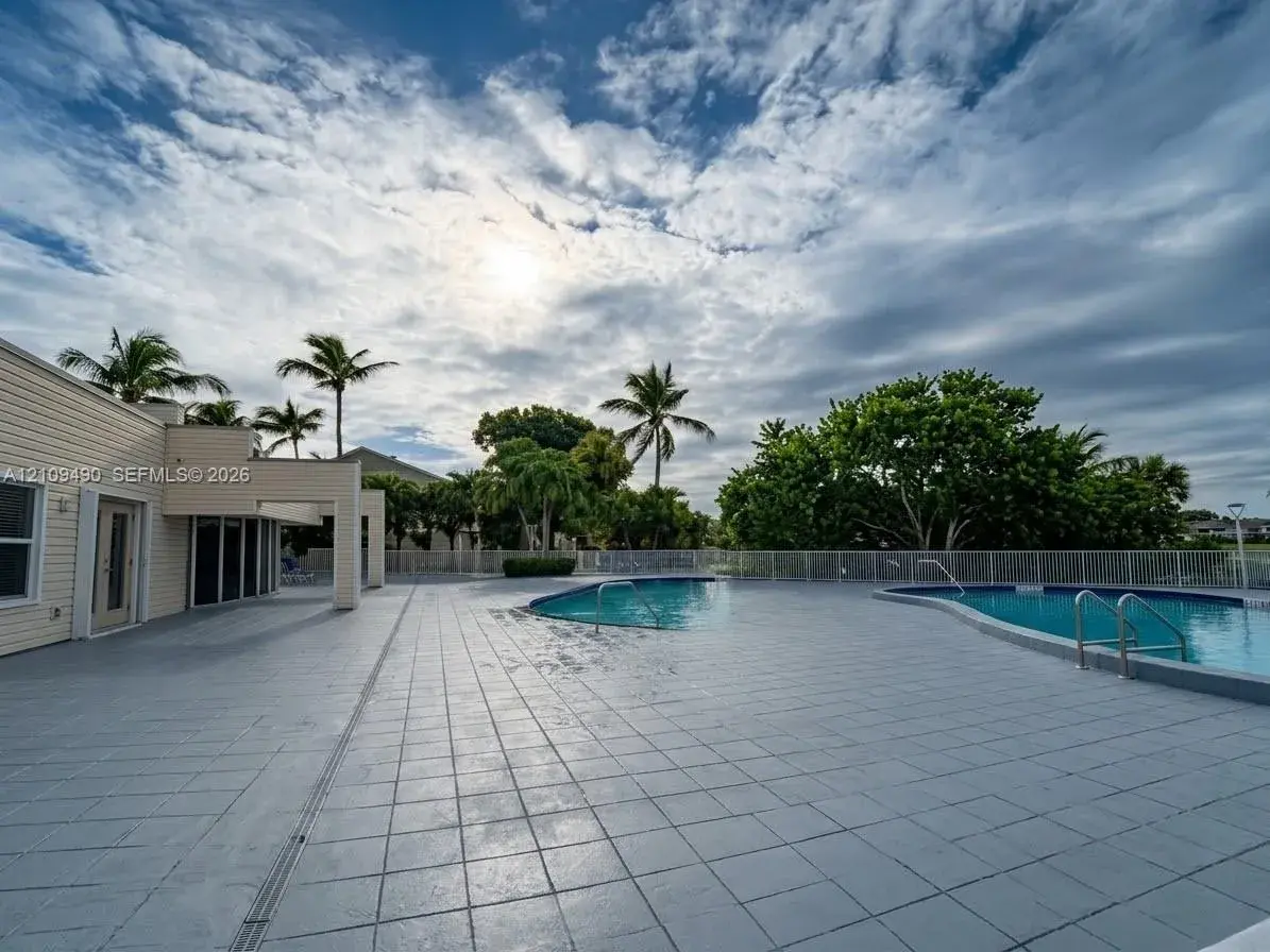 2 bedroom 2 bath Residential for sale at 3433 NW 44th St # 108, Oakland Park FL 33309