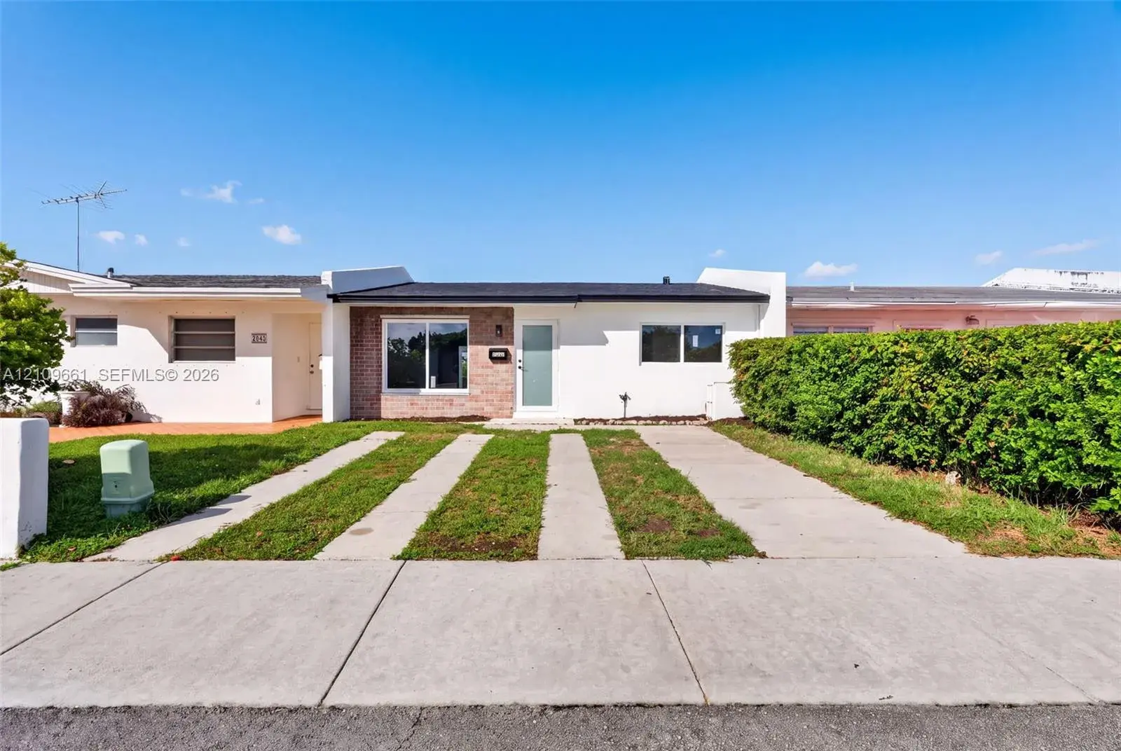 2 bedroom 2 bath Residential for sale at 2058 SW 102nd Ct, Miami FL 33165