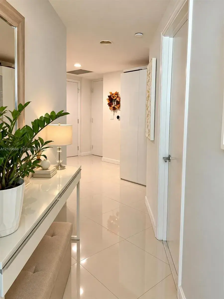 55 SE 6th St # 3502, Miami FL 33131