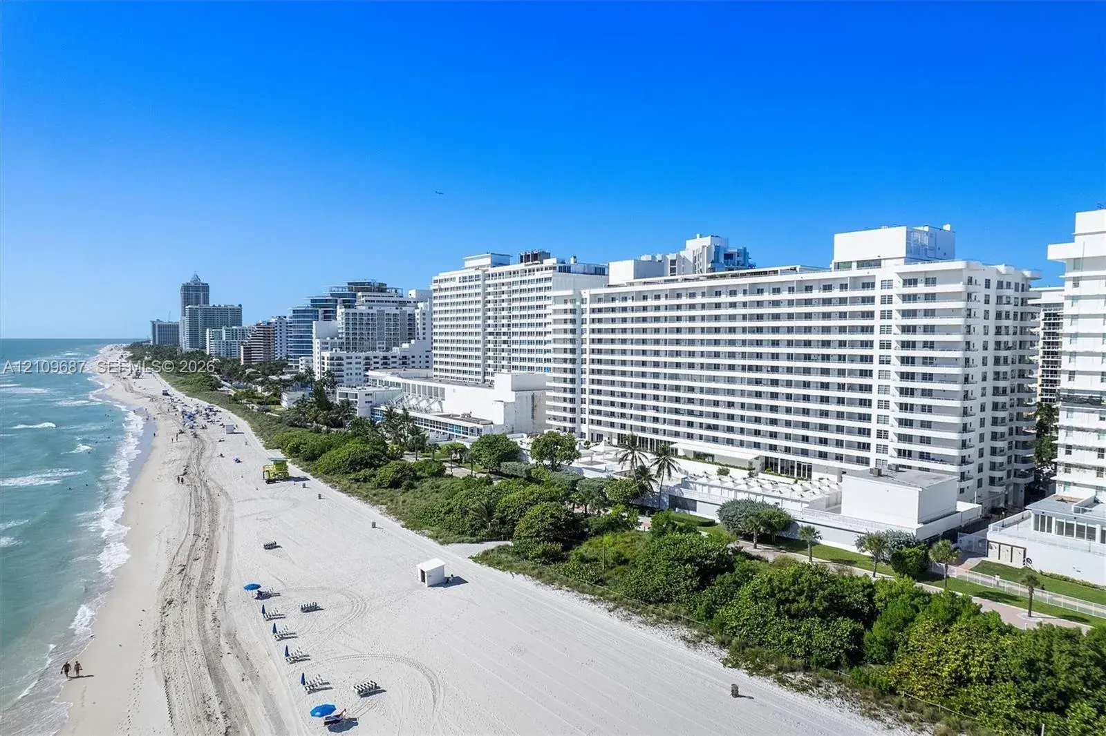 1 bedroom 1 bath Residential for sale at 5555 Collins Ave # 5C, Miami Beach FL 33140