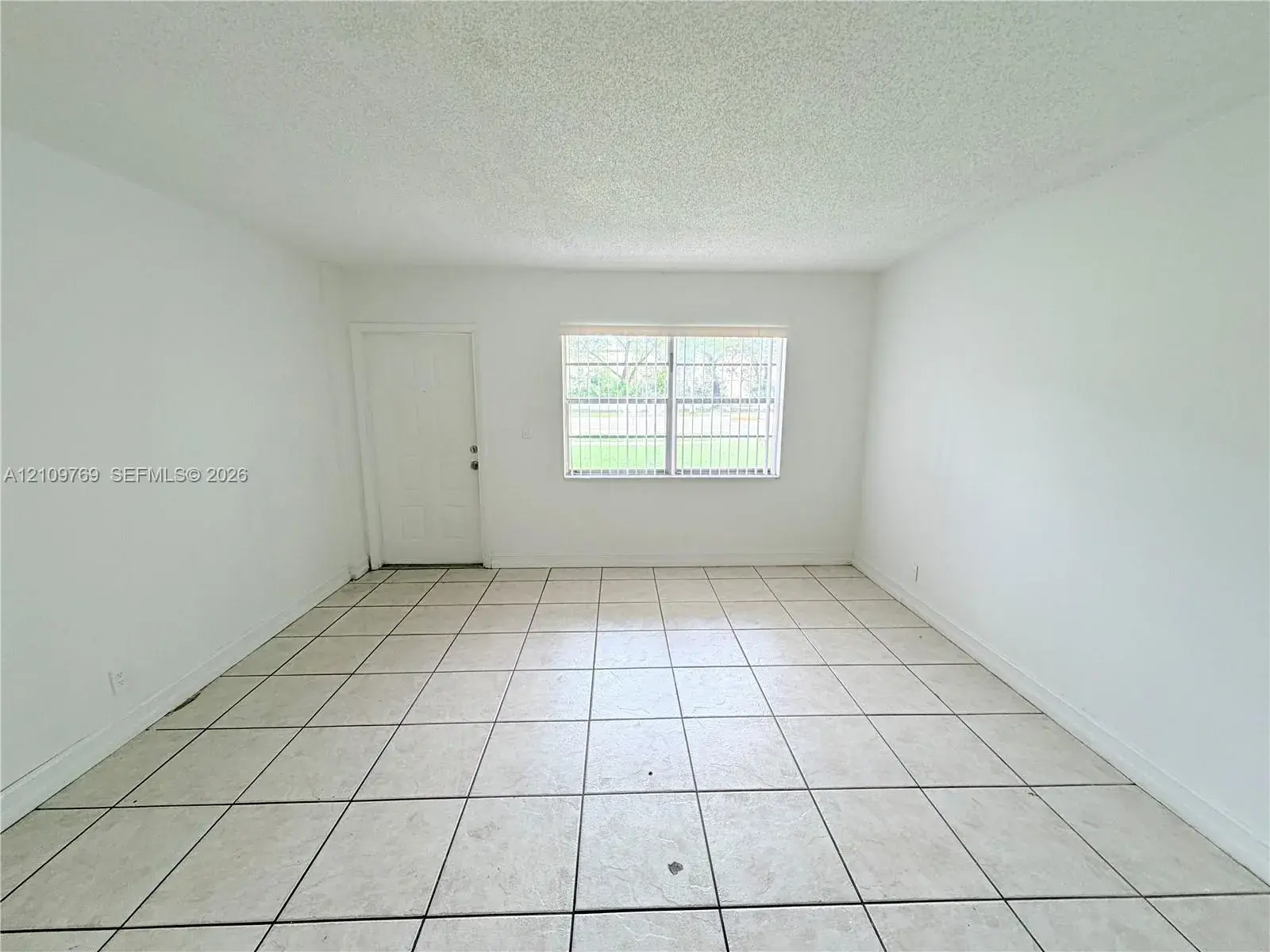 2 bedroom 1 bath Residential for sale at 4160 NW 21st St # 124D, Lauderhill FL 33313