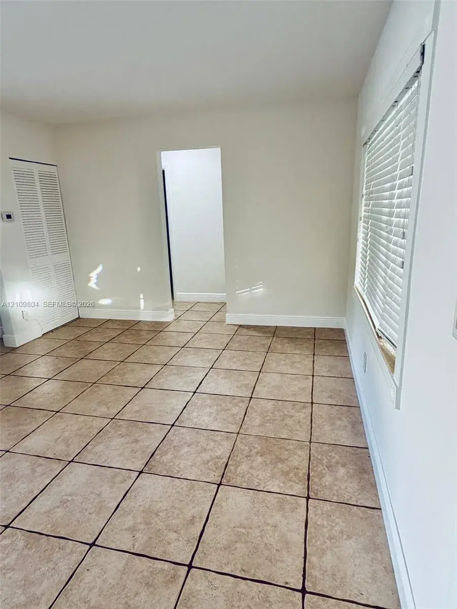 375 NW 153rd St, Miami FL 33169
