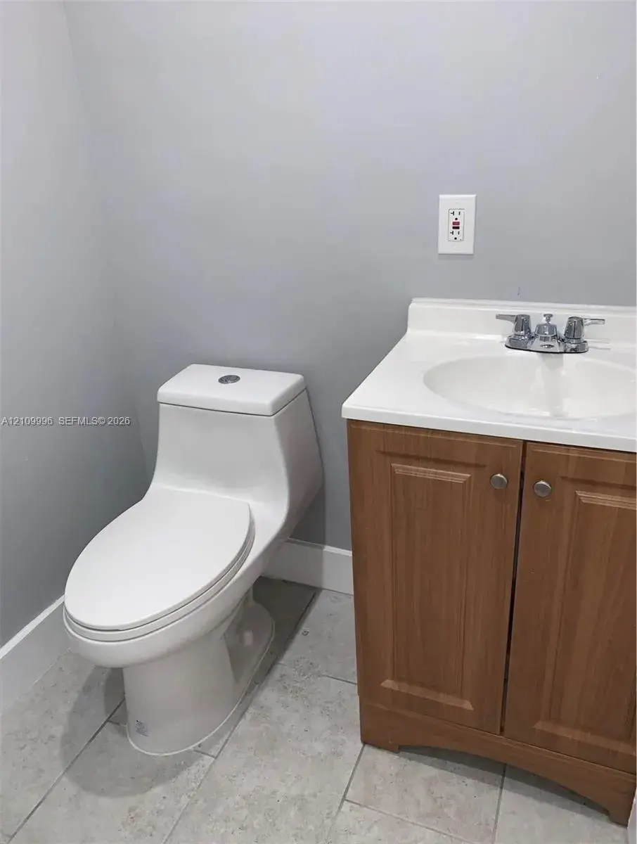 5040 E 10th Ave, Hialeah FL 33013