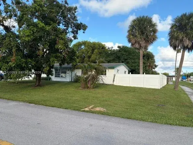 4 bedroom 2 bath Residential for sale at 9442 Bellewood St, Palm Beach Gardens FL 33410