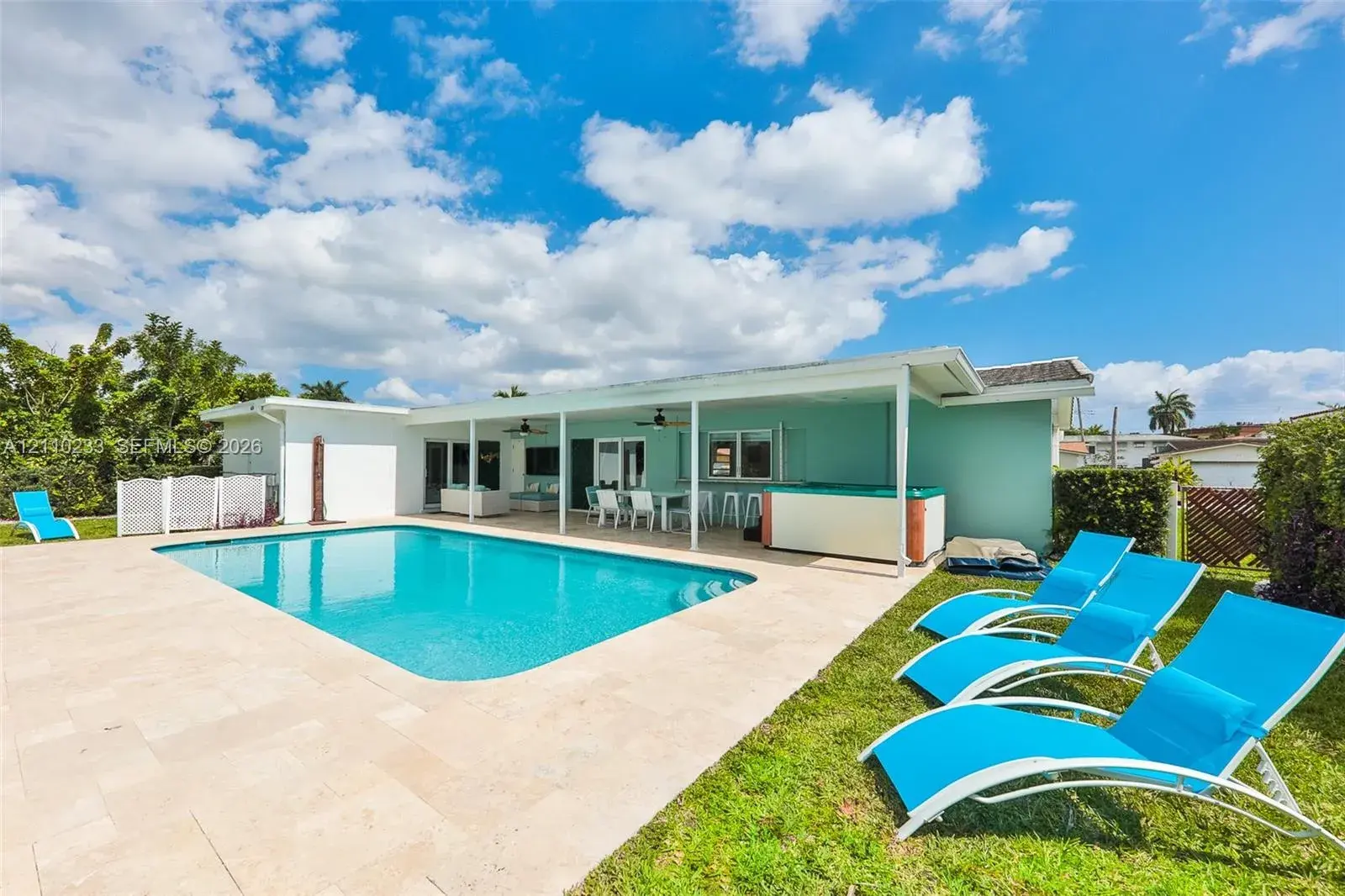614 S Crescent Dr, Hollywood FL 33021