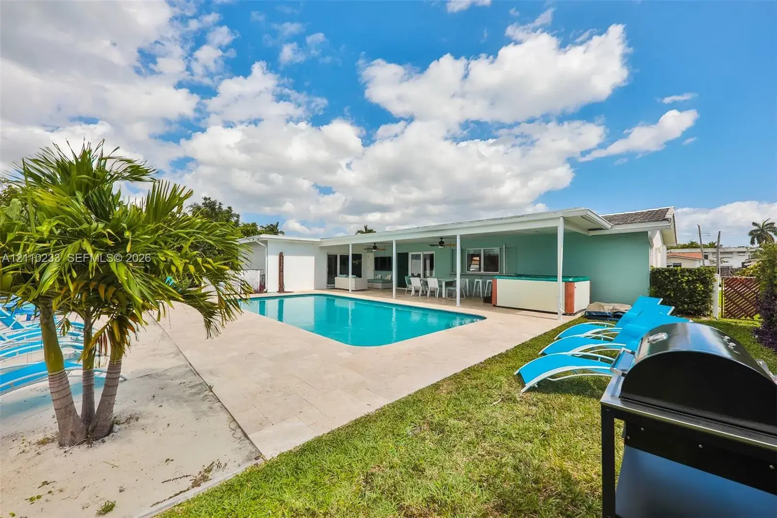 614 S Crescent Dr, Hollywood FL 33021