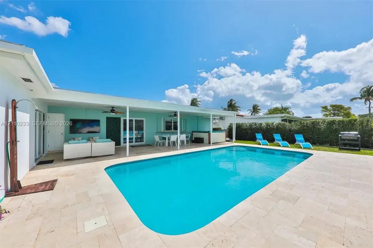 614 S Crescent Dr, Hollywood FL 33021