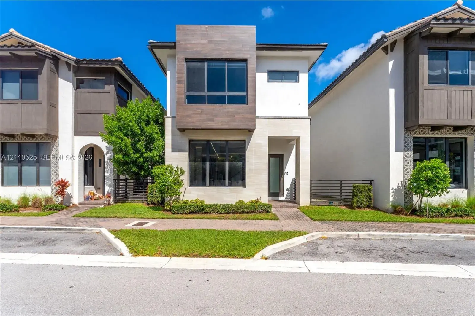 4 bedroom 4 bath Residential for sale at 8061 NW 42nd St, Doral FL 33166