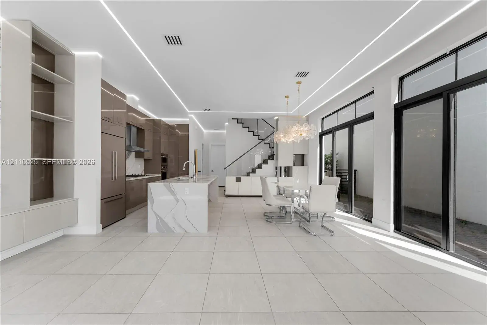 8061 NW 42nd St, Doral FL 33166