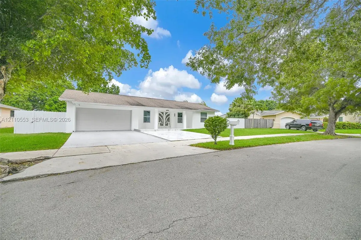 16611 SW 108th Ct, Miami FL 33157