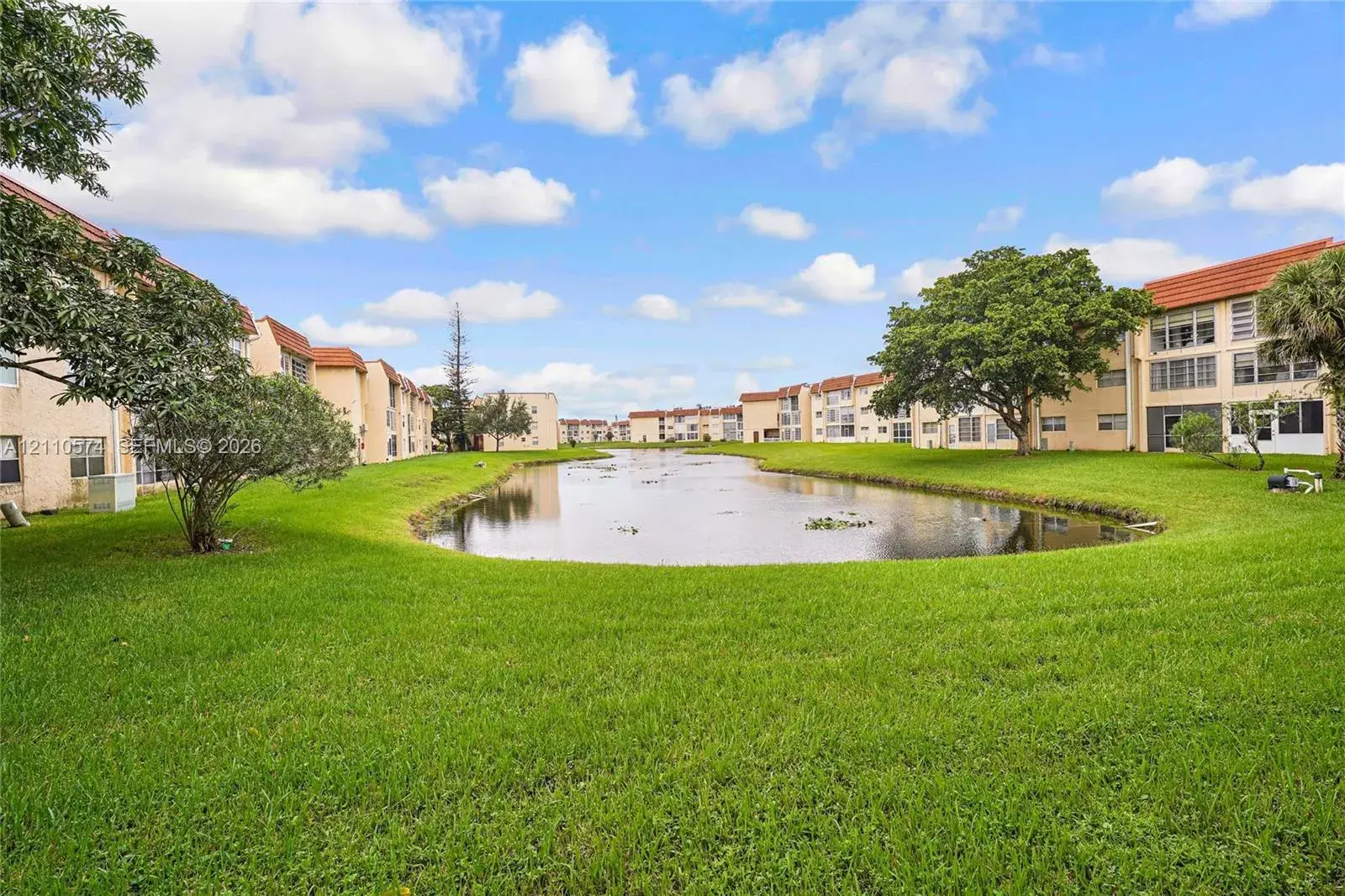 2 bedroom 2 bath Residential for sale at 8821 Sunrise Lakes Blvd # 102, Sunrise FL 33322
