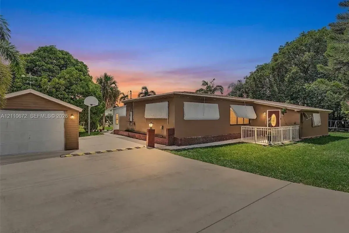 5220 SW 26th Ave, Dania Beach FL 33312