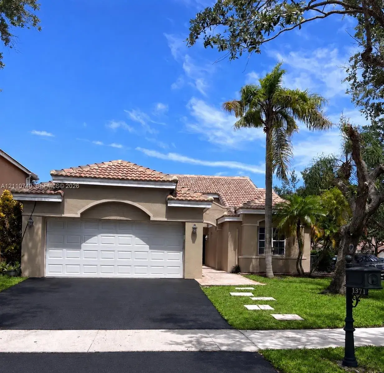 3 bedroom 2 bath Residential for sale at 1371 Bayview Cir, Weston FL 33326